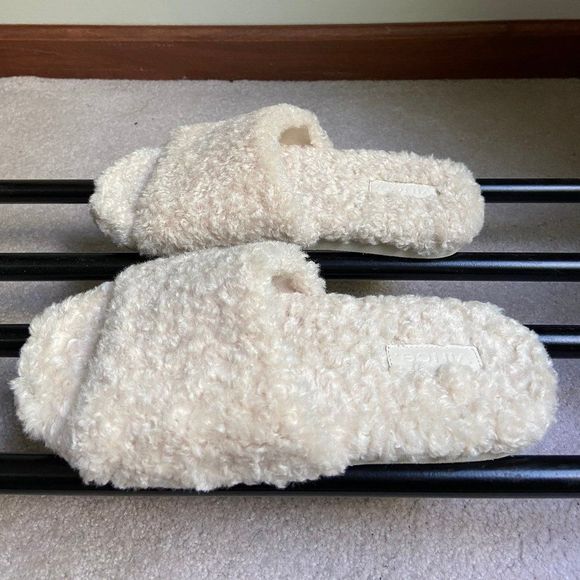 VINCE Women Kit Faux Fur Plush Slippers - BRAND NE - Picture 3 of 8